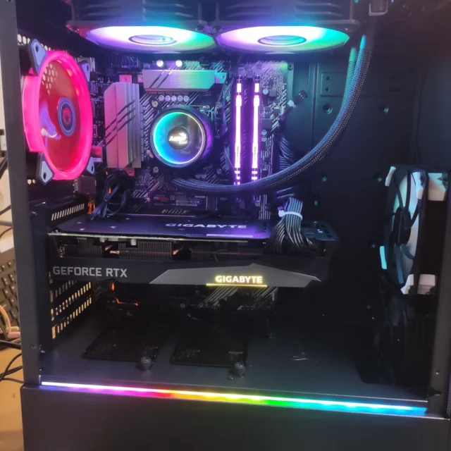 Ordenador #gaming con i7-10700k, 16Gb RAM 3200Ghz, Refrigeración Líquida, Samsung 970 y Nvidia 3070. Una combinación brutal para jugar a los mejores juegos. Pide tú ordenador #gamingsetup en #troyusinformatica.